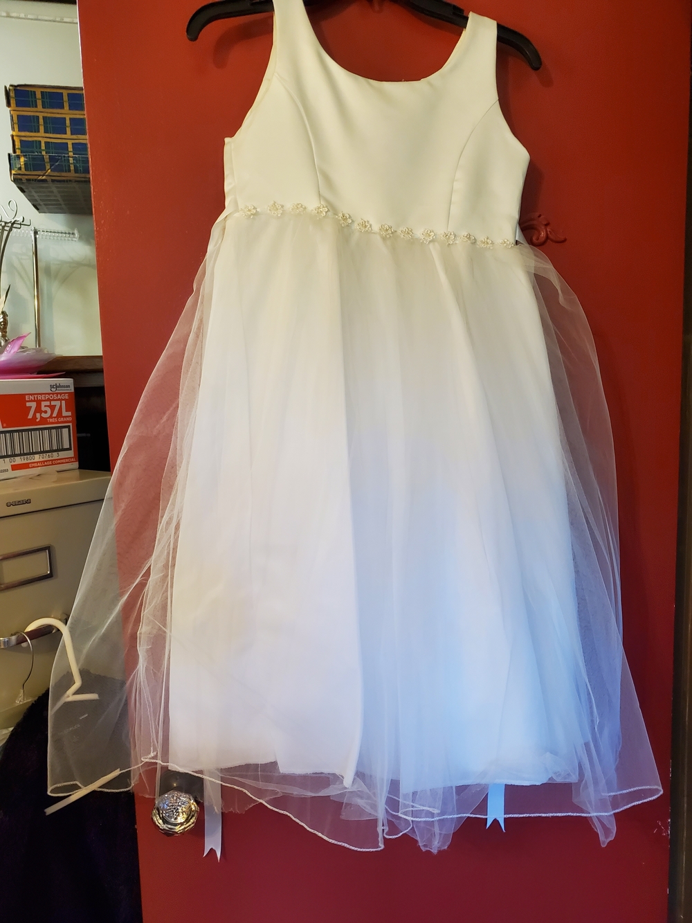 Source Unknown "Size" Unknown White Tulle Flower Girl Dress with Pearl Trim